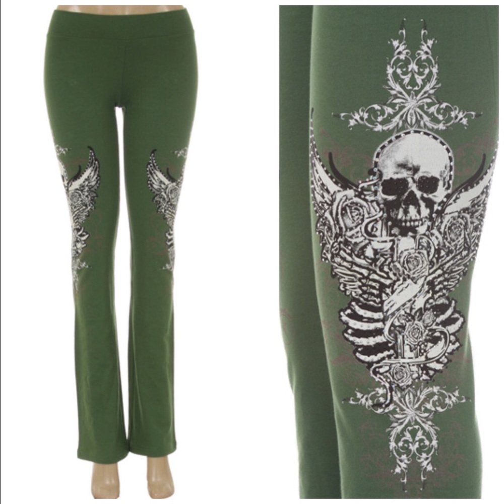 💥SOLD OUT!!💥 Plus Size Jeggings w/Skull Print